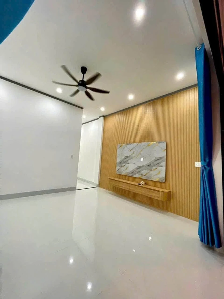 Bán nhà mới xây liền kề 5x28,5m, đường nhựa 20m tại Long Hoa, Tây Ninh, giá 1,27 tỷ/căn - Ảnh thu nhỏ 4