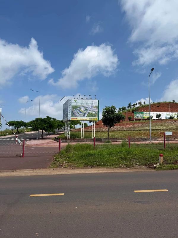 Bán đất mặt QL28B Lâm Đồng 700m² có nhà kinh doanh