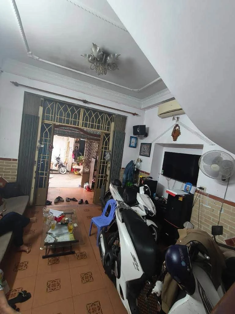 Bán nhà 3 lầu 3PN 40m2 sát chợ Trần Hữu Trang - Ảnh thu nhỏ 3