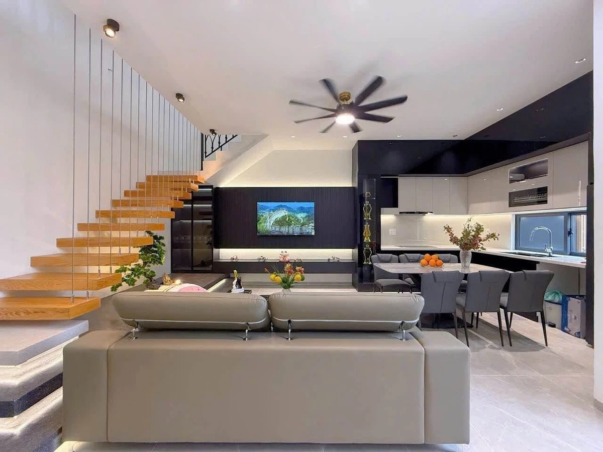 Bán nhà 3 tầng 72m² 3 phòng ngủ sát biển Nguyễn Tất Thành - Ảnh 1