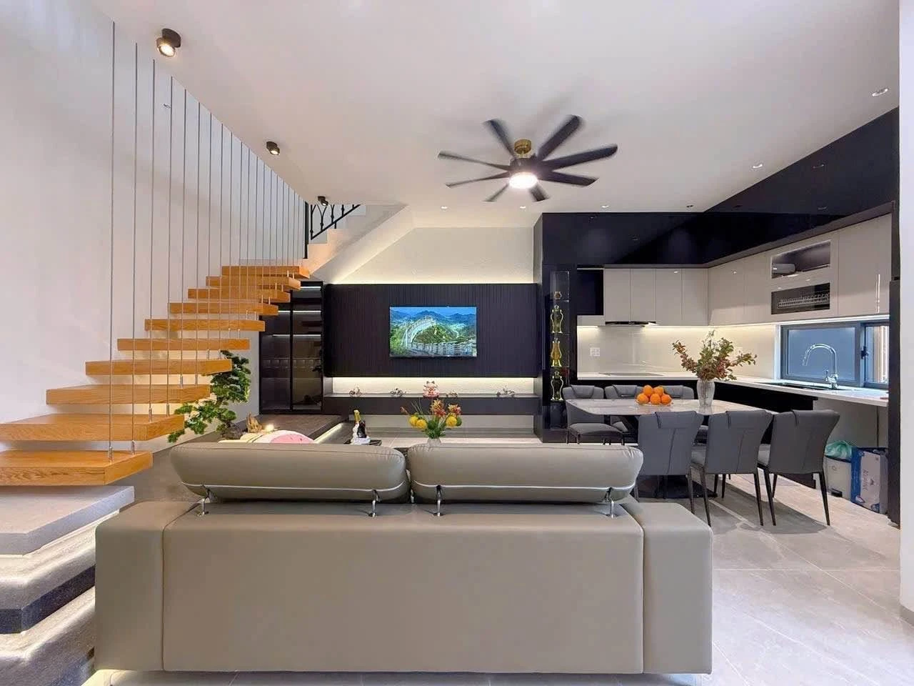 Bán nhà 3 tầng 72m² 3 phòng ngủ sát biển Nguyễn Tất Thành - Ảnh 1