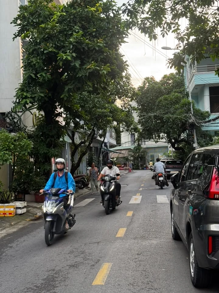 Bán nhà 4x15m, 4 phòng ngủ, 5 WC, Dương Quảng Hàm - Ảnh 1