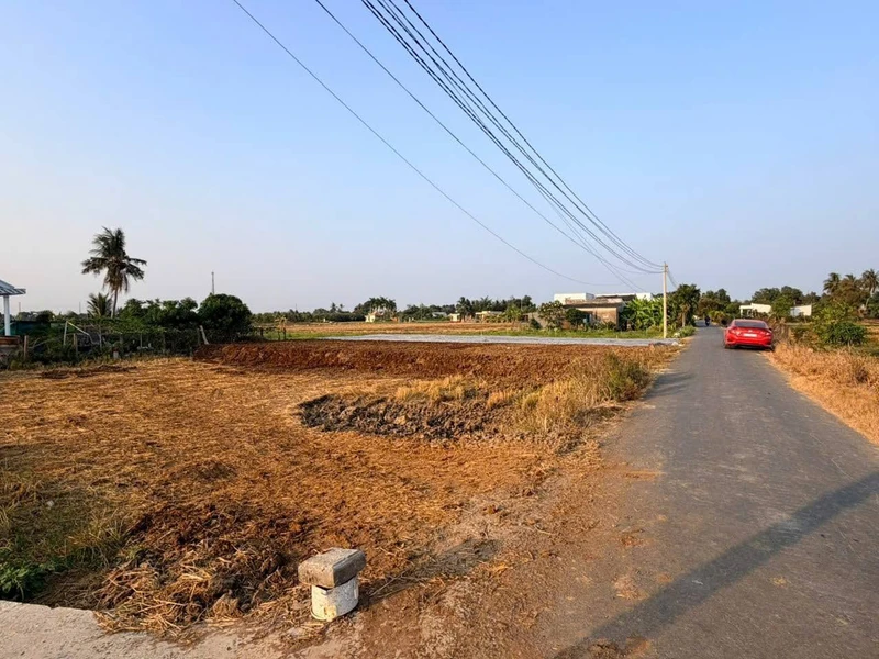 Bán gấp lô đất mặt tiền 135m2 Bến Lức Long An