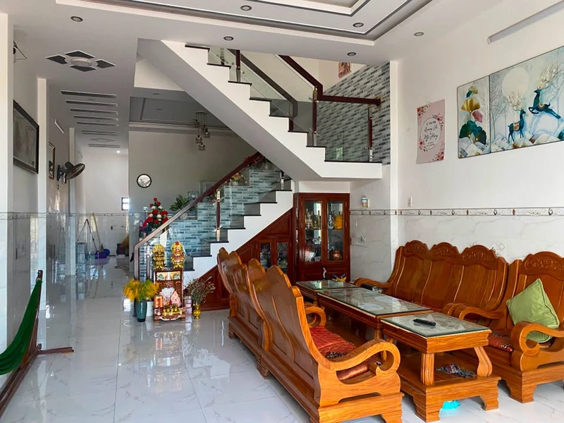 Bán nhà 3 tầng 90m2, mặt tiền 16m, Tuy Hoà