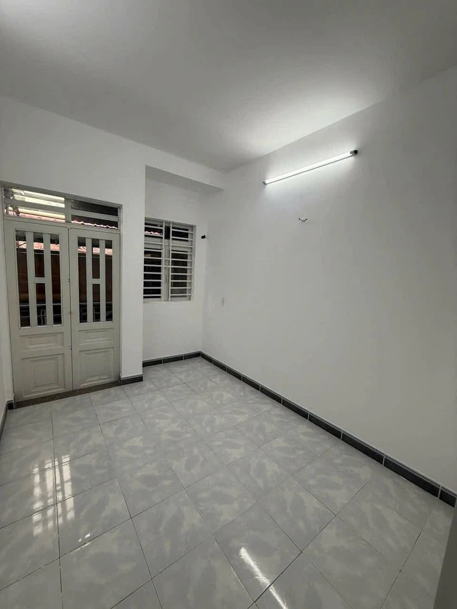 Cho thuê nhà 2 tầng 2PN Đông Thạnh Hóc Môn 4tr/tháng - Ảnh 1