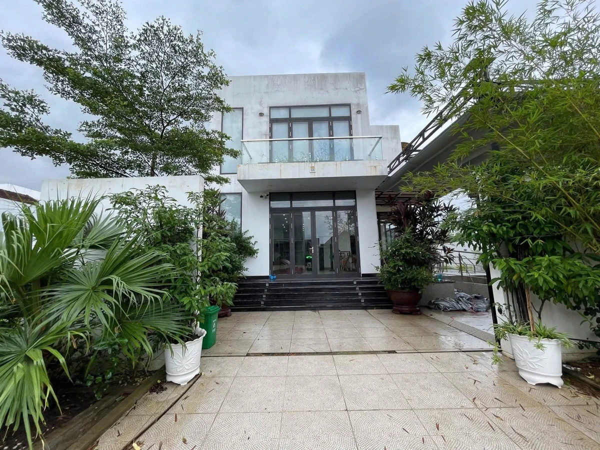 Bán biệt thự 320m² hồ bơi sân vườn Phú Thượng Huế - Ảnh 1