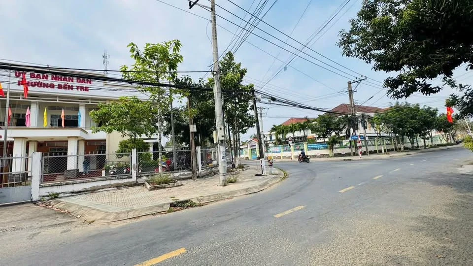 Bán đất 302m² phường Bến Tre, gần Chợ Lớn, 1 tỷ 700 triệu - Ảnh 1
