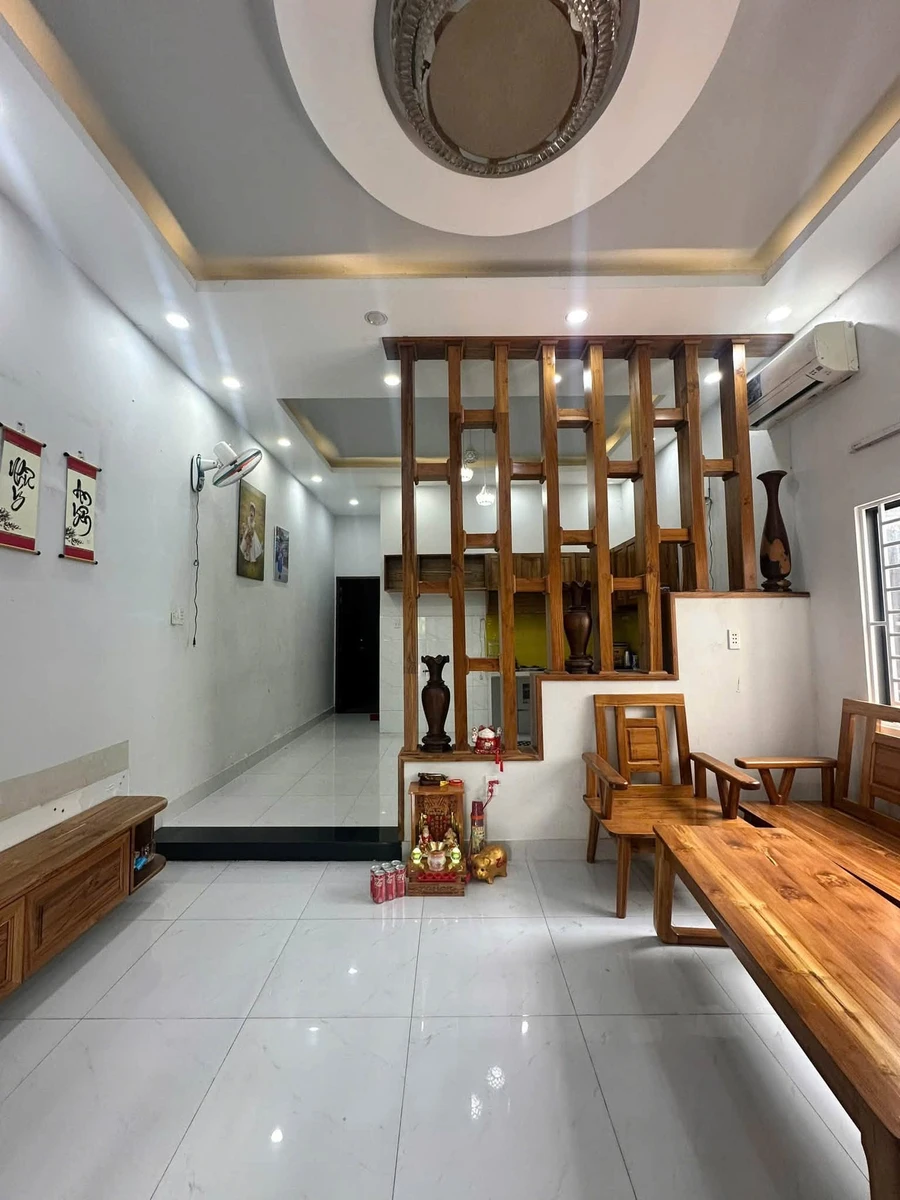 Bán nhà cấp 4 góc công viên 4 gian 63m² 3,2 tỷ Quận 7 - Ảnh 1