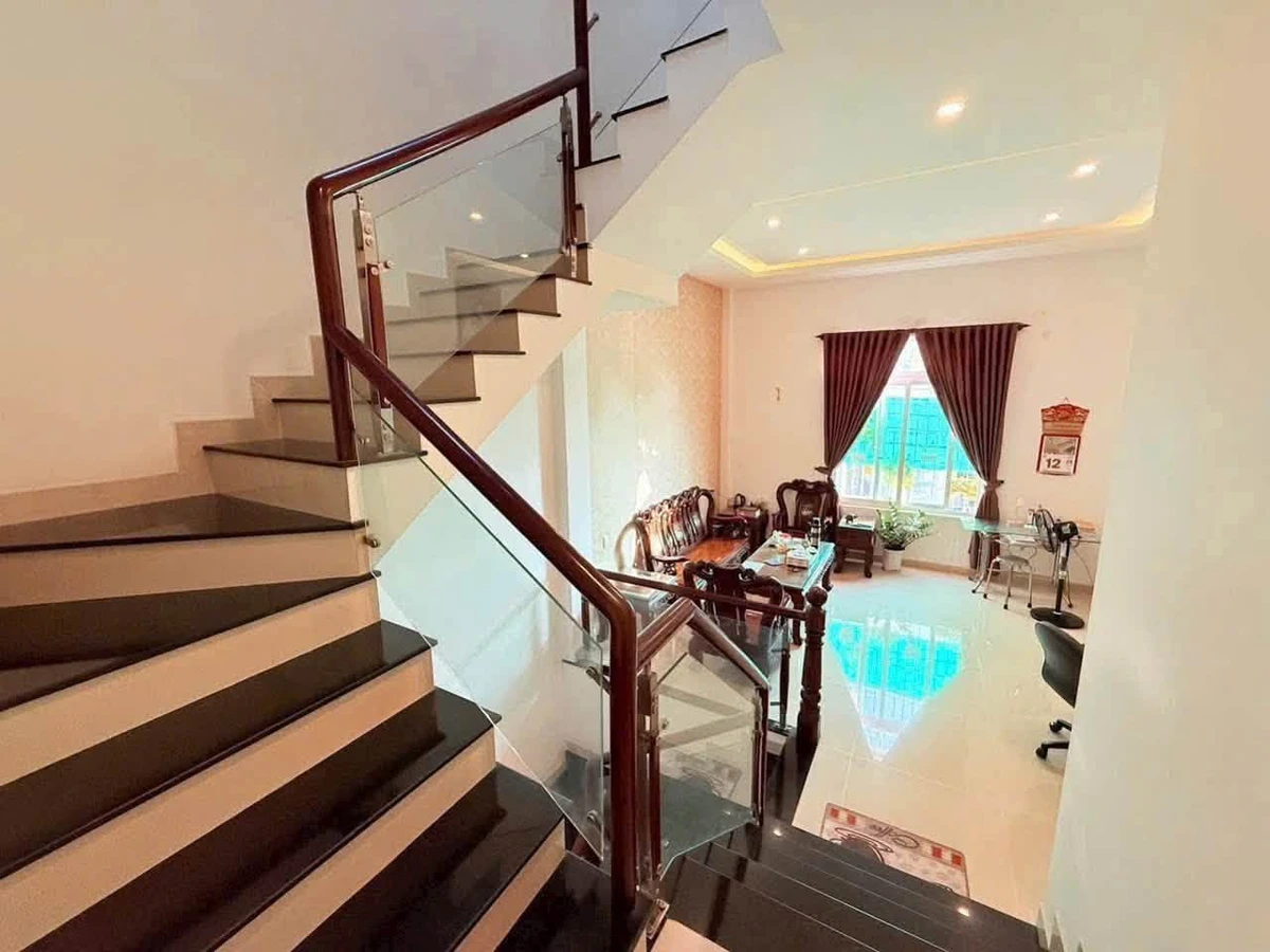 Bán nhà 75m2, 4 phòng, 5 toilet, Vũng Tàu, 8 tỷ 600 triệu - Ảnh thu nhỏ 5