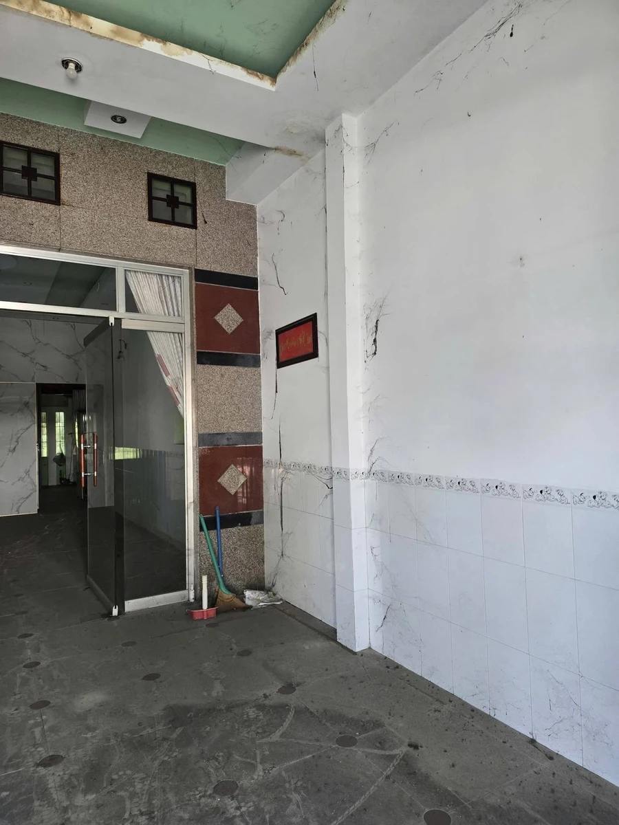 Bán nhà mặt tiền Nguyễn Trung Trực Rạch Giá 213.5m², 4PN 4WC - Ảnh thu nhỏ 3