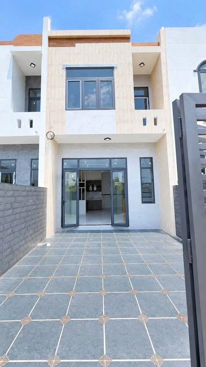 Bán nhà 1 trệt 1 lầu 50m² giá 1 tỷ 250 triệu sát KCN Chang Chun, Long Điền - Ảnh 1