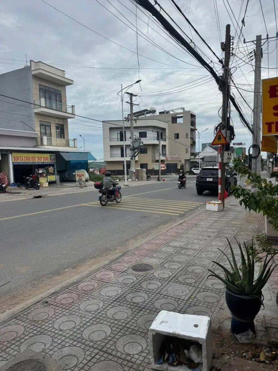 Bán nhà mặt tiền Thủ Khoa Huân, Thuận An, 152m2, 5PN, giá 6,8 tỷ - Ảnh thu nhỏ 2
