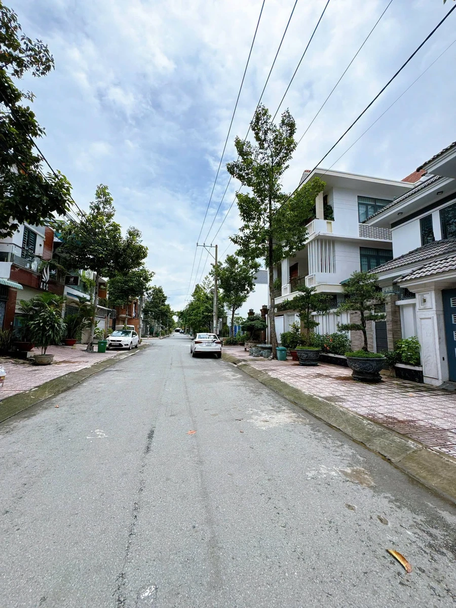 Bán biệt thự KDC Bửu Long 230m2, 4 phòng ngủ, gần trường Lạc Hồng, Biên Hòa - Ảnh thu nhỏ 2