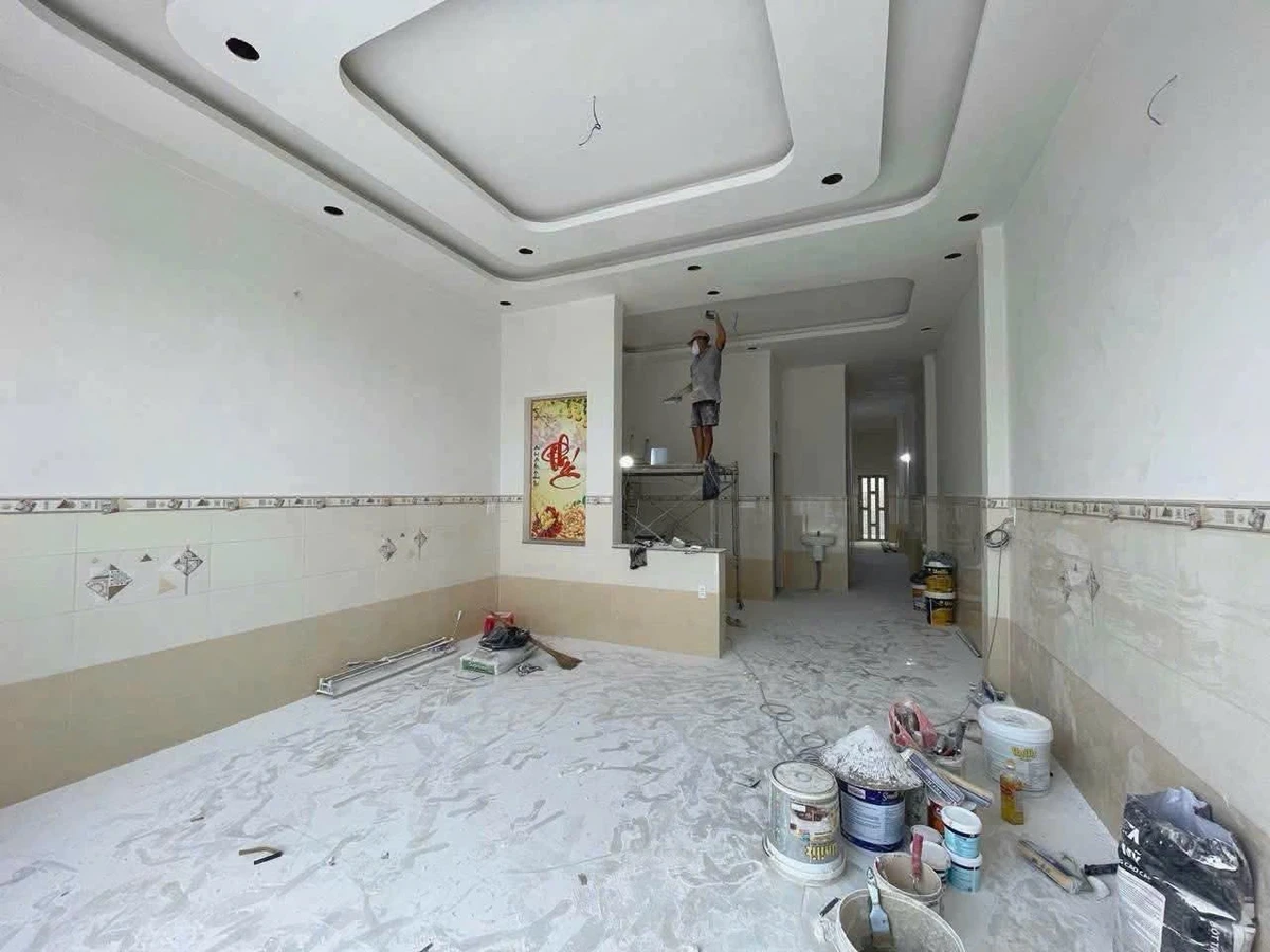 Bán gấp nhà 3 phòng ngủ 5x30m thổ cư sổ hồng riêng tại thị trấn Đức Hòa, Long An - Ảnh thu nhỏ 2