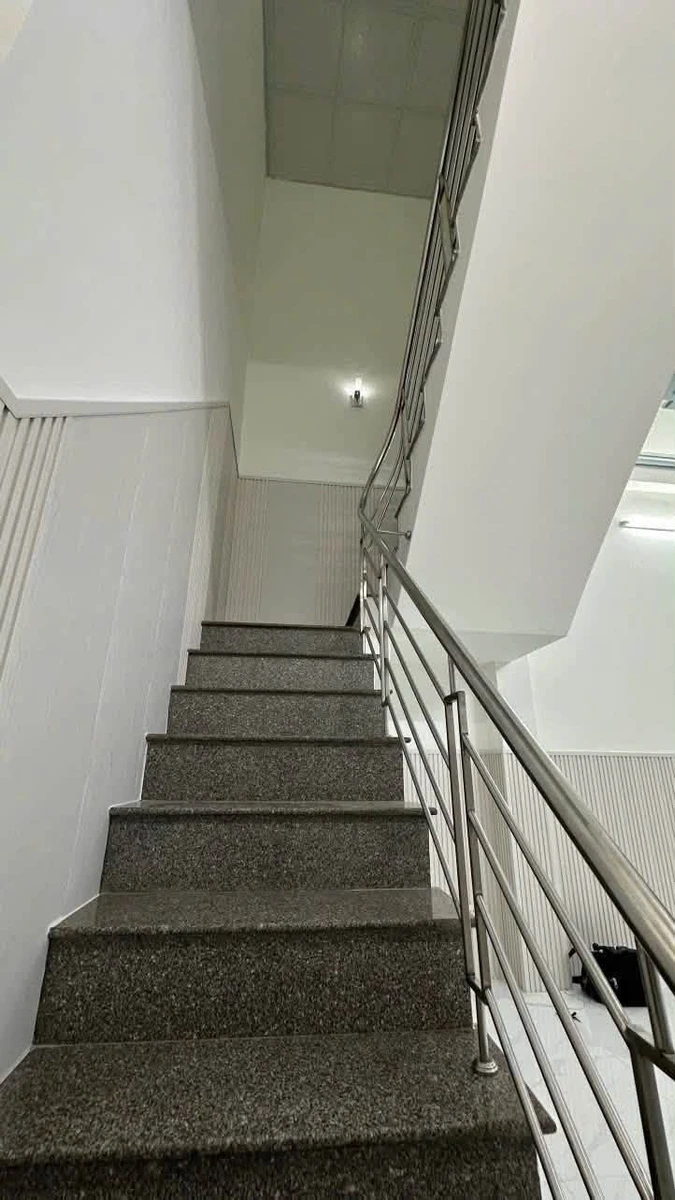 Bán nhà 1 trệt 2 lầu 60m² gần trường học Nha Trang - Ảnh 1