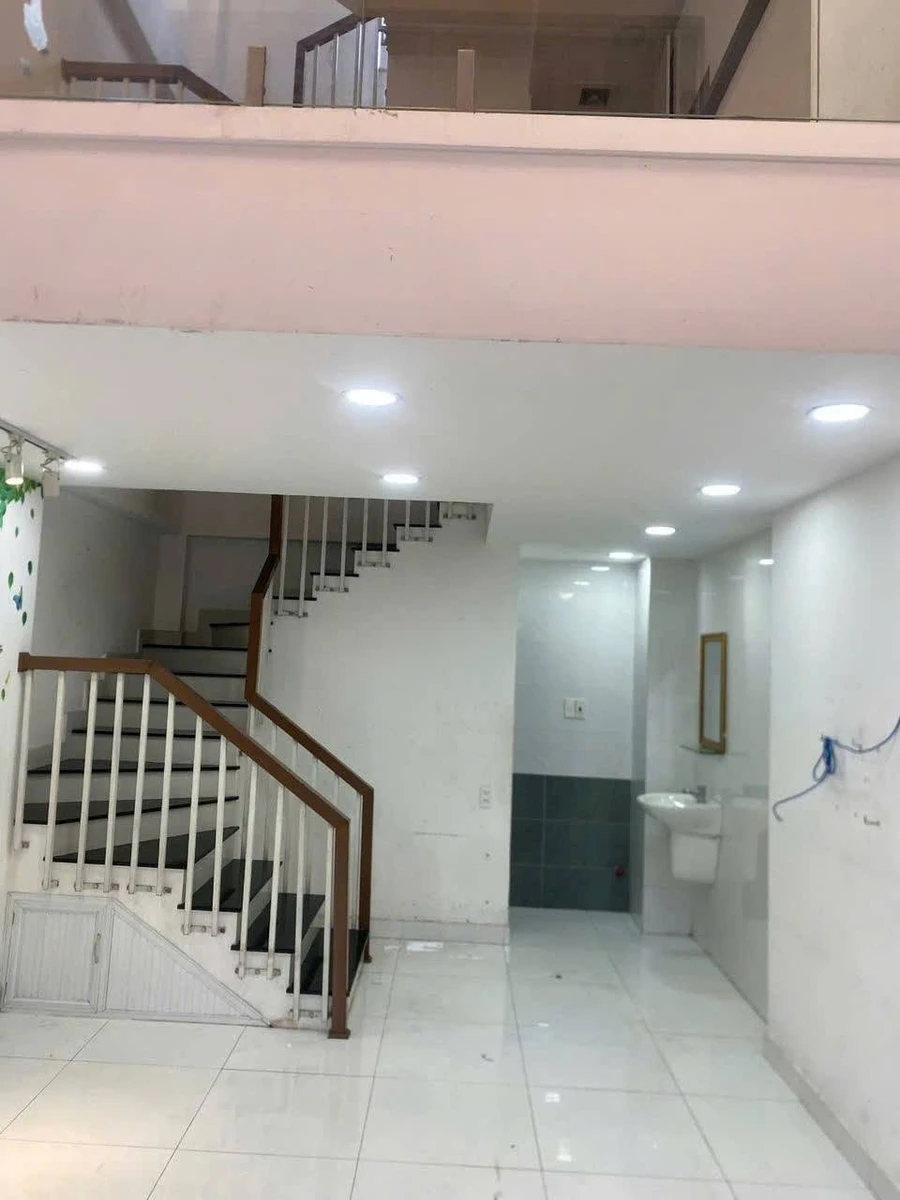 Cho thuê nhà 3 phòng, 4 WC 36m² đường Liên Khu 4-5 - Ảnh thu nhỏ 2
