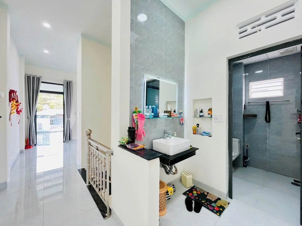 Bán nhà phố 3 PN, 100m², 3 tỷ 200 triệu - Ảnh thu nhỏ 2