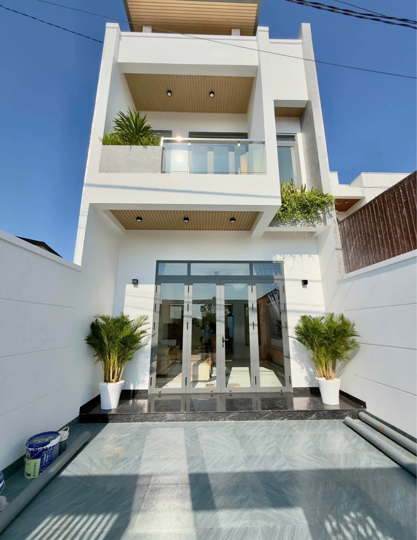 Nhà bán 1 trệt 1 lầu 130m² Buôn Ma Thuột, đầy đủ nội thất - Ảnh 1