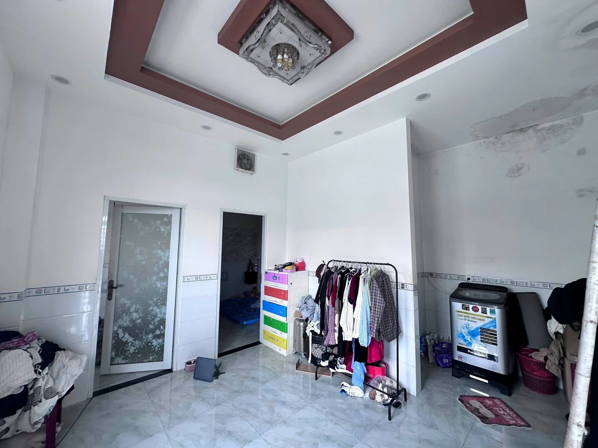 Bán nhà 1 trệt 1 lầu mặt tiền 240m2 gần chợ Kp6, Biên Hoà - Ảnh thu nhỏ 4