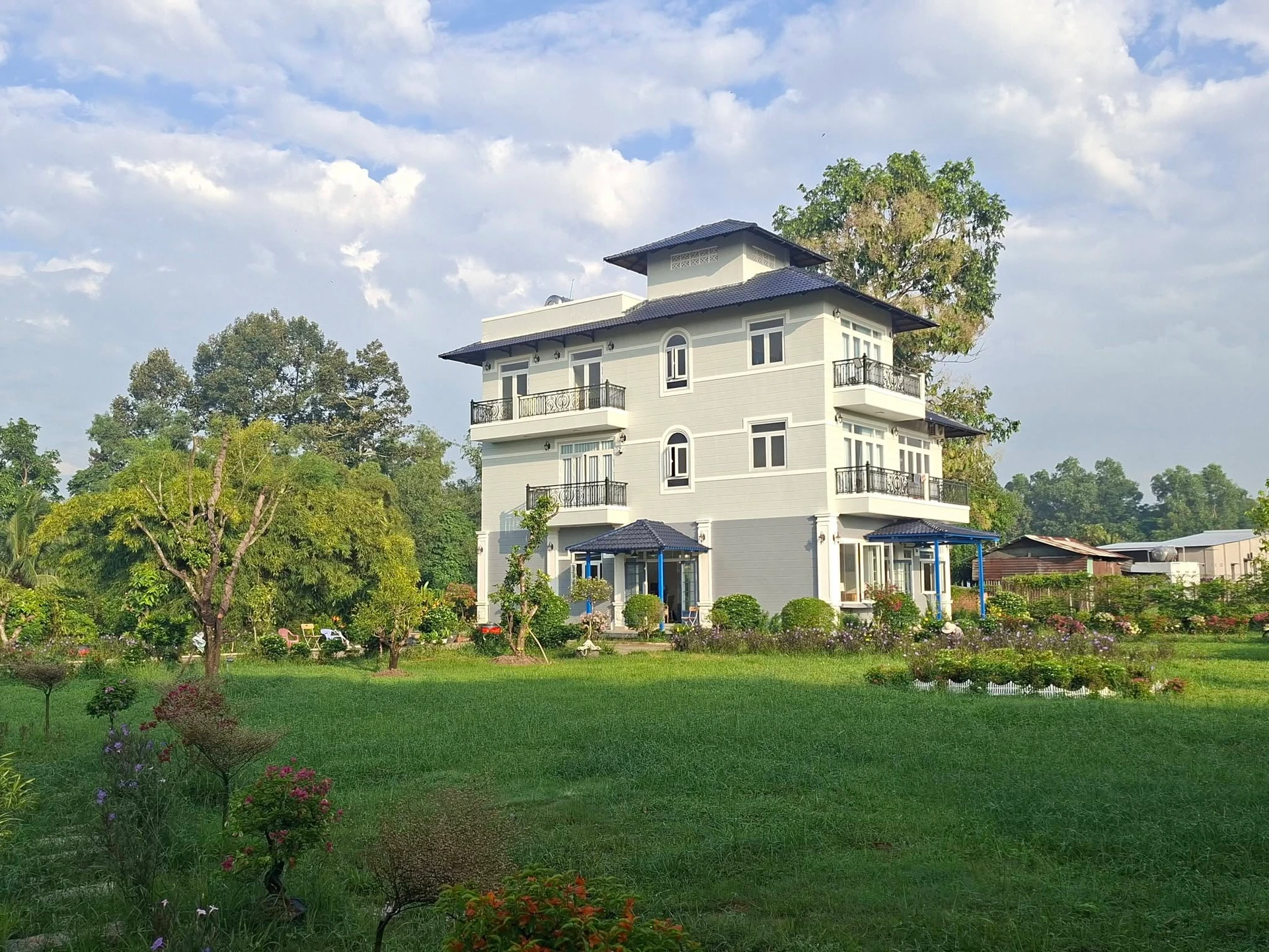 Bán biệt thự sân vườn 2553m2 mặt tiền Tỉnh Lộ 7, xã Thái Mỹ, Củ Chi, giá 13,5 tỷ - Ảnh 1