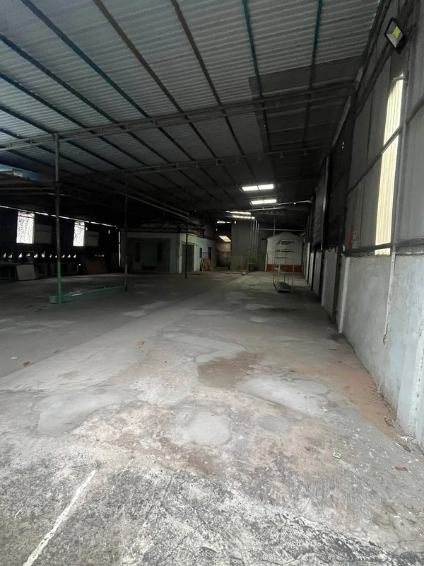 Cho thuê kho 450m2 với nhà nhỏ bên trong ở Đông Hòa, Dĩ An