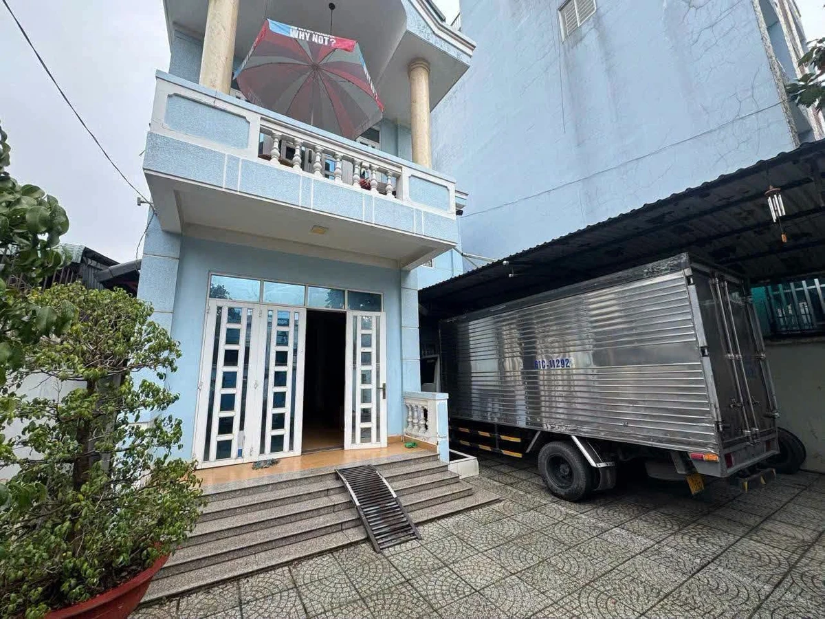 Bán nhà 300m2 (10x30) sổ hồng riêng, hoàn công, giá 9,5 tỷ tại Dĩ An, Bình Dương - Ảnh 1
