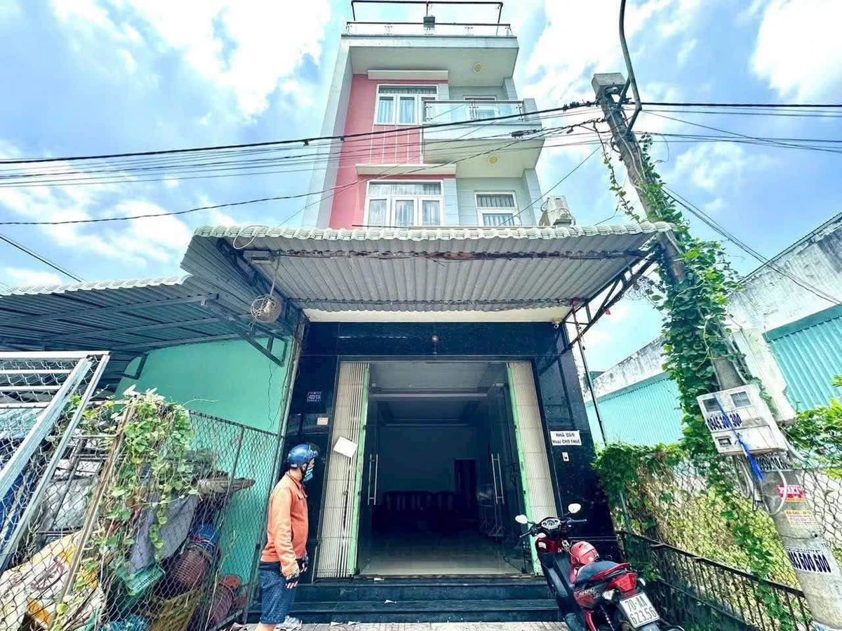 Bán nhà 3 lầu 4,5m x 20m, 7 PN Bến Lức - Ảnh thu nhỏ 2
