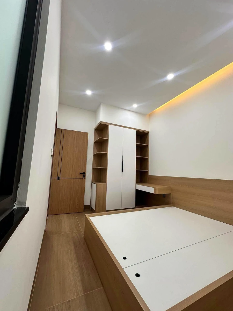 Nhà 3 tầng full nội thất Dĩ An 100m² giá 6.9 tỷ - Ảnh thu nhỏ 2