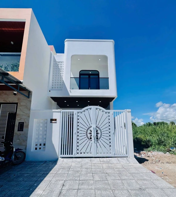 Bán nhà hoàn thiện 4PN 100m2 mặt tiền Rạch Giá
