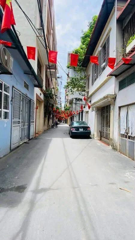 Bán nhà phố 116m² 2.5 tầng mặt tiền 11m Cầu Giấy 26 tỷ