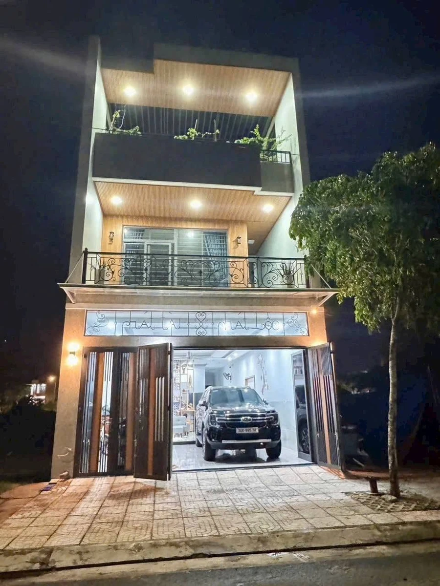 Bán nhà 1 trệt 2 lầu 6x21m, 5,6 tỷ, phường Long Tâm, TP Bà Rịa - Ảnh 1