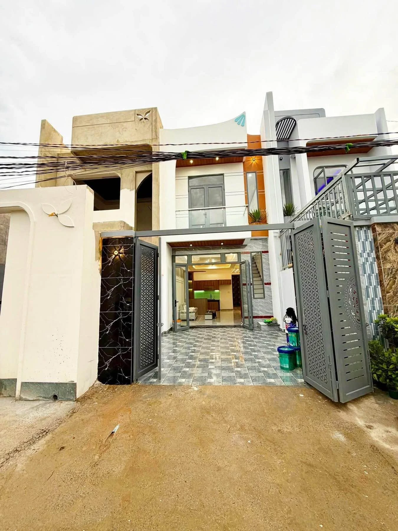 Bán nhà lầu 3PN 2WC gần Mỹ Hạnh, 79m², 2.1 tỷ - Ảnh 1