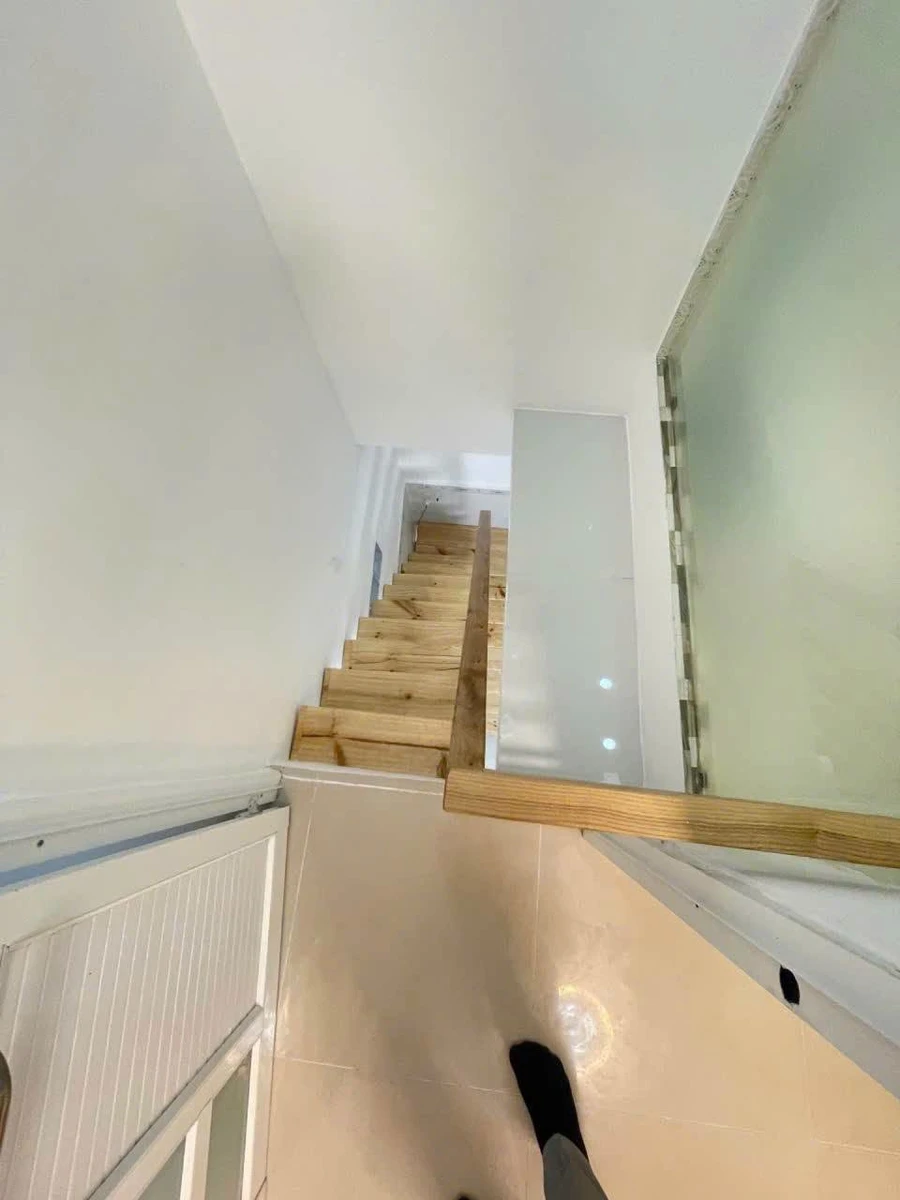 Bán nhà 1PN, 1 trệt 1 lầu full nội thất, 25,4m² Bén Thành, Quận 1 - Ảnh thu nhỏ 2