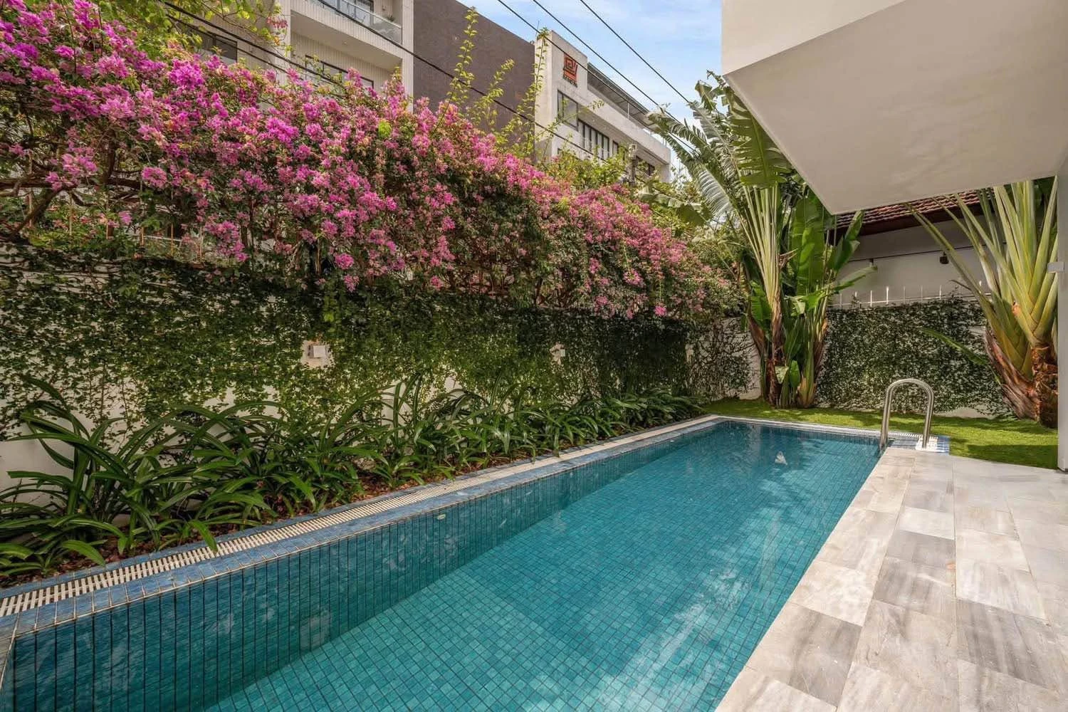 Cho thuê villa 2 tầng sân vườn 400m2 Ngũ Hành Sơn - Ảnh 1