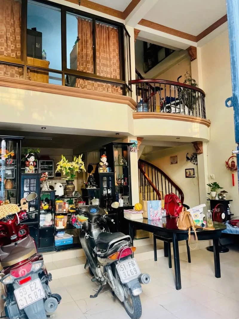 Bán nhà mặt tiền 6m, 4 tầng, 4 PN, 56m² Phú Nhuận - Ảnh 1