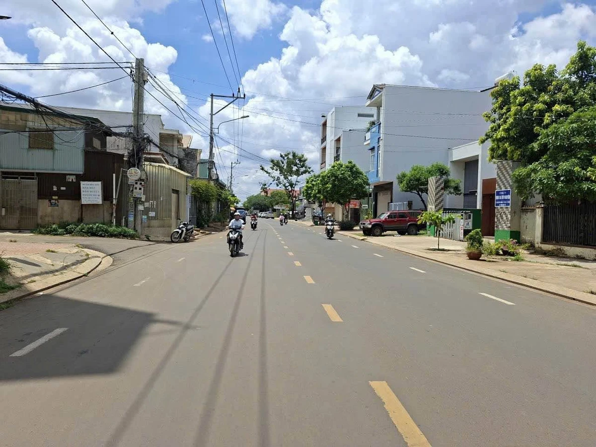 Bán đất góc 2 mặt tiền Hùng Vương Buôn Ma Thuột 1400m² - Ảnh 1