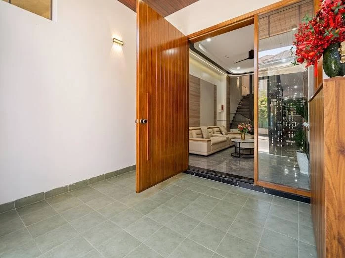 Bán nhà 4 tầng 6 PN 310 m² mặt tiền Lương Thế Vinh, Đà Nẵng