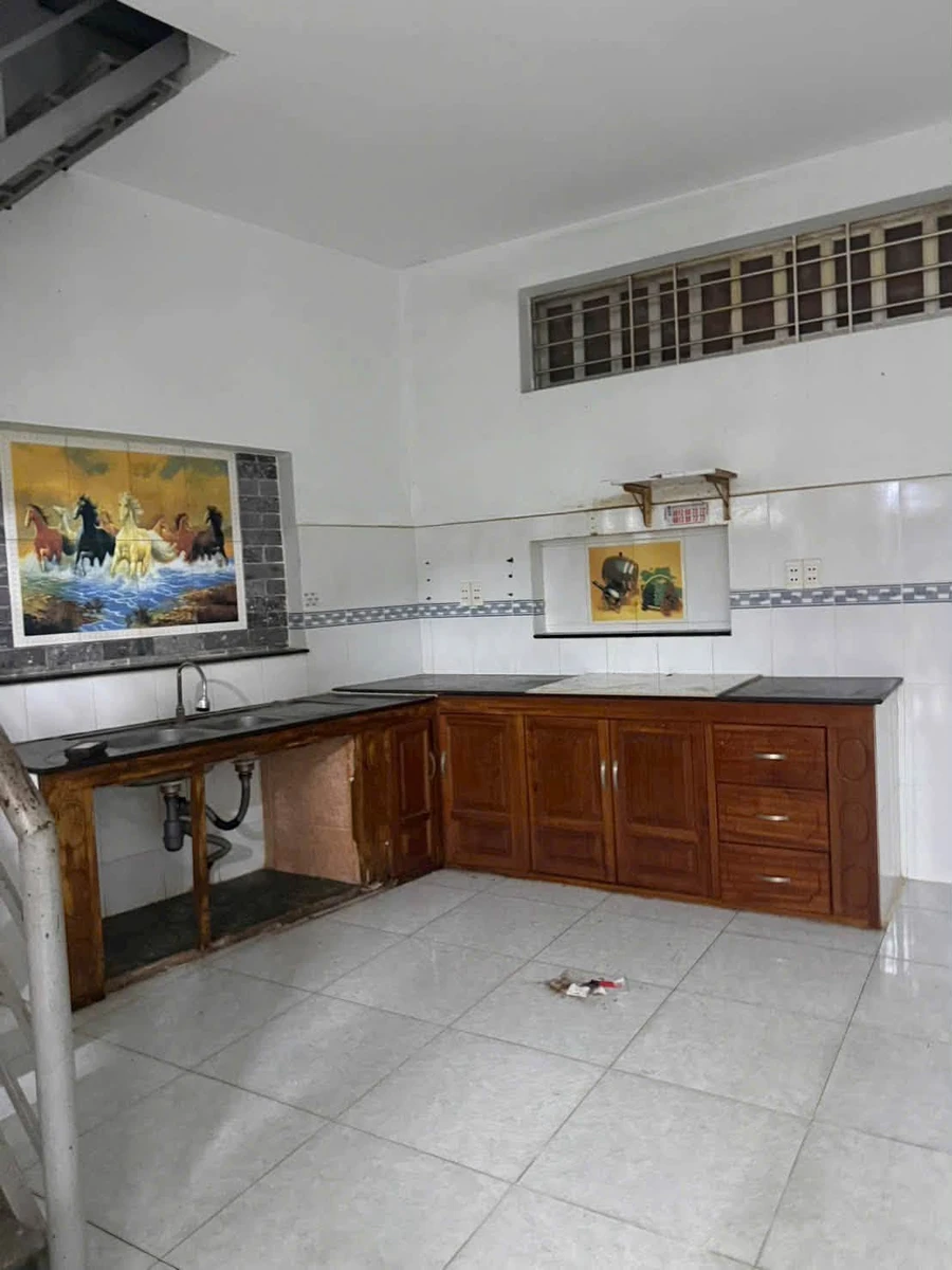 Nhà sổ riêng gác giá 2.8 tỷ, 110m², Phú Hồng, Quận 11 - Ảnh thu nhỏ 3
