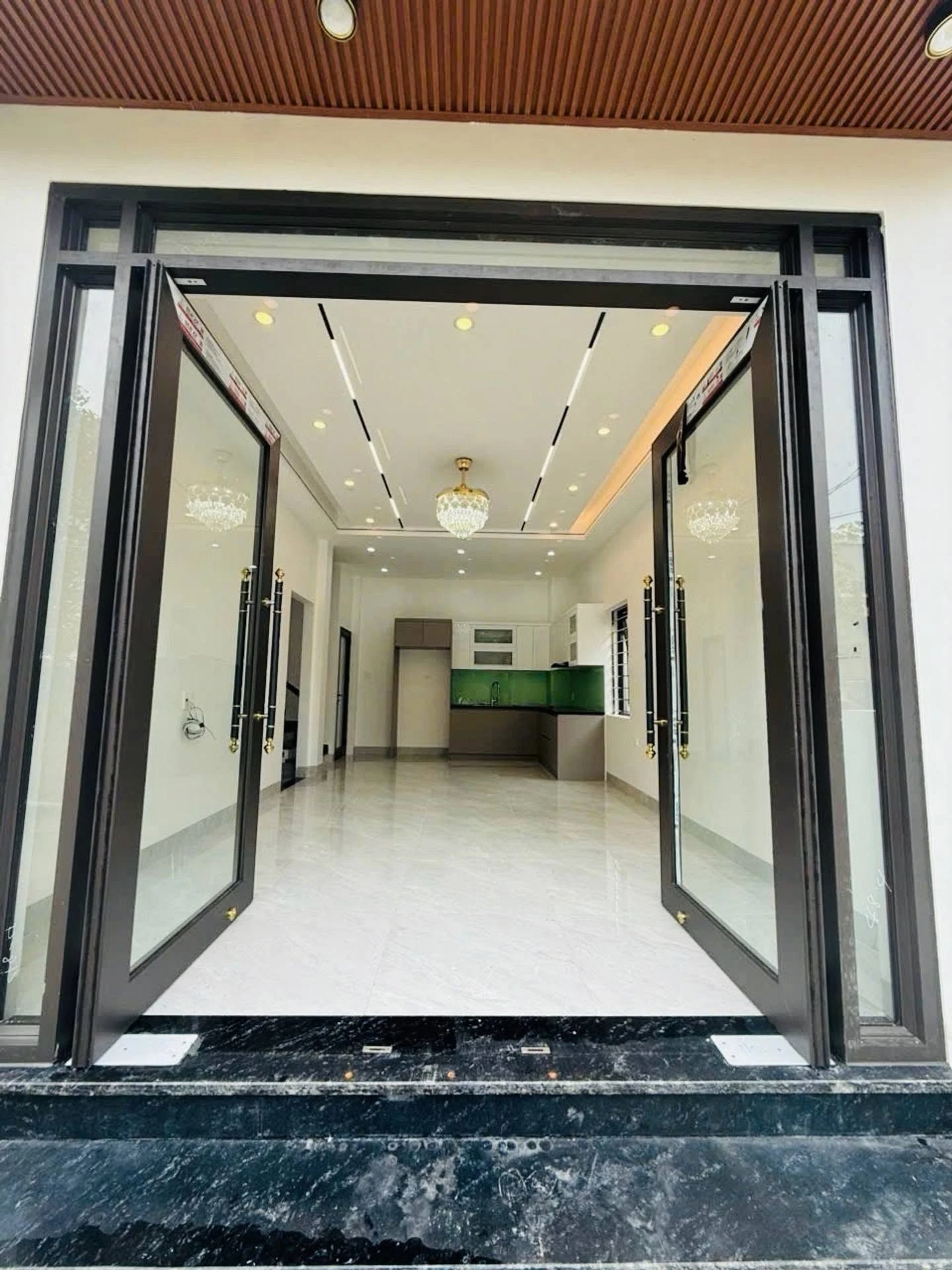 Bán nhà 3 tầng 60m2 gần chợ Hà Khẩu có gara ô tô - Ảnh 1