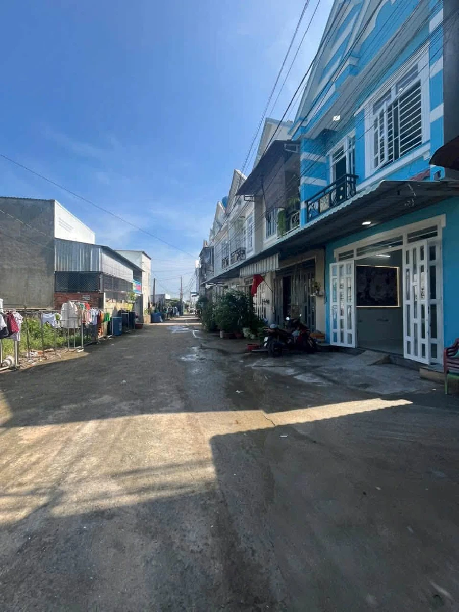 Bán nhà 1 trệt 1 lầu 2PN 49.5m² Hóc Môn 900 triệu - Ảnh 1