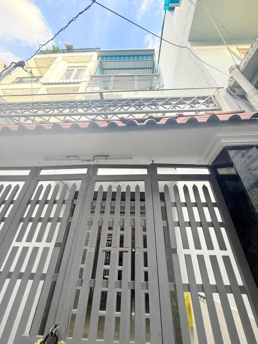 Bán nhà 4PN 128.5m² hẻm Đoàn Văn Bơ Quận 4 - Ảnh 1