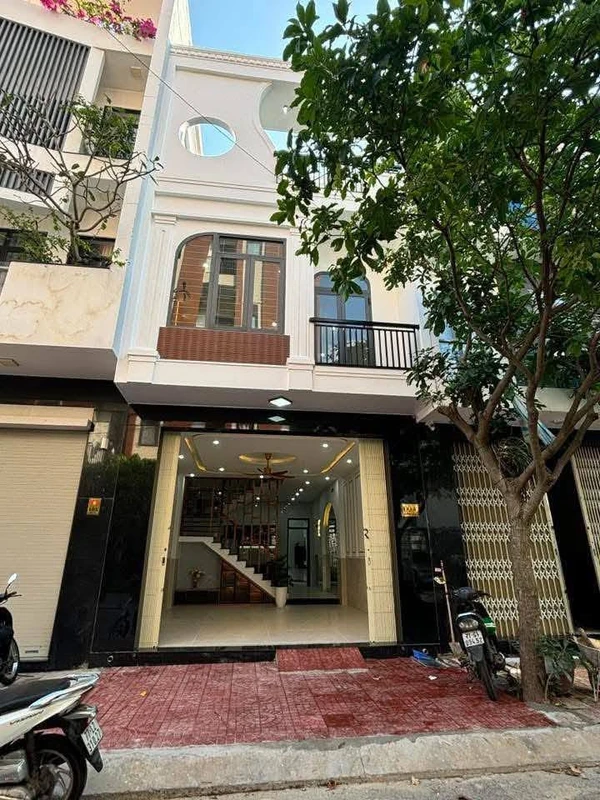 Nhà mặt tiền 4PN, 80m2, Gara Quyền, Quy Nhơn, 6 tỷ