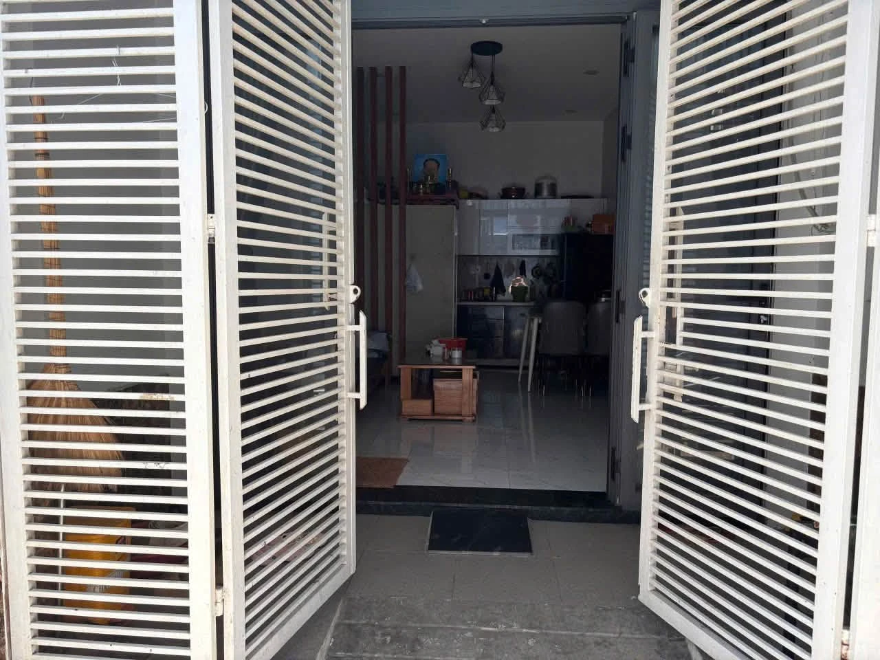 Bán nhà 1 trệt 1 lầu 50m2 gần ga Biên Hòa 2.55 tỷ - Ảnh 1