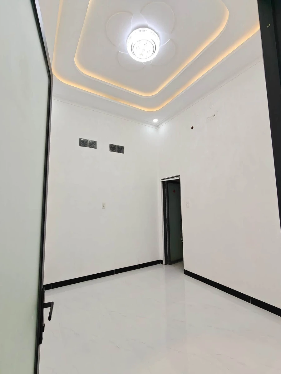 Bán nhà tân cổ điển 5x28m, 3PN 3WC hẻm Trịnh Phong Đáng, giá 1,39 tỷ - Ảnh thu nhỏ 2