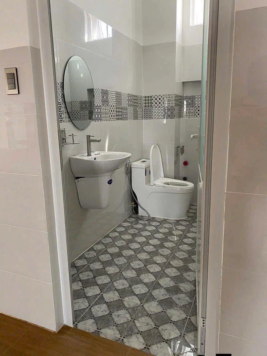 Bán nhà 1 trệt 2 lầu mặt tiền CMT8, Long Hương, 710m2 - Ảnh thu nhỏ 5