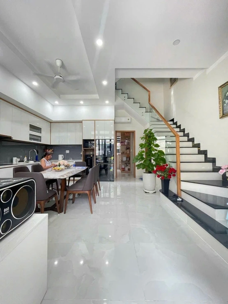 Bán nhà mặt tiền Thới An 12, 102m2, 1 trệt 2 lầu 5PN, giá 7,99 tỷ, Quận 12 - Ảnh thu nhỏ 2