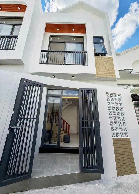 Bán nhà trệt lầu mới 100m² Nguyễn Văn Cừ, Cần Thơ
