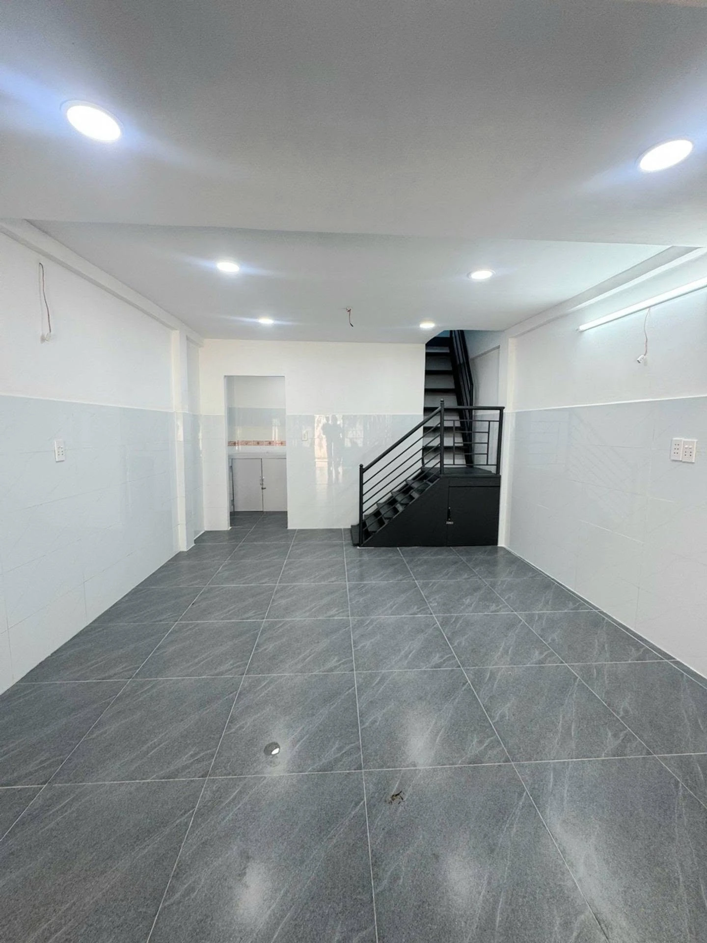 Bán nhà 2 tầng 2PN 32m2 Kinh Dương Vương gần Aeon Bình Tân - Ảnh 1