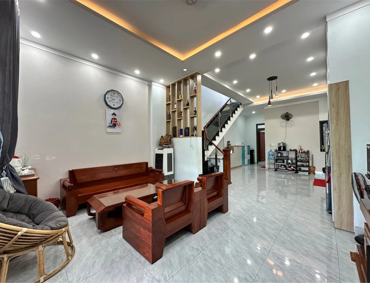 Bán nhà 2 tầng 100m² gần CoopMart Buôn Ma Thuột, giá 3,2 tỷ - Ảnh thu nhỏ 3