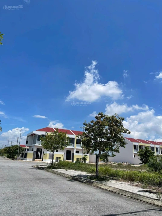 Bán đất mặt tiền đường 25m Khu dịch vụ hỗn hợp VSIP Quảng Ngãi - Đối diện trường học - Ảnh 1
